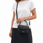 Borsa Gemma nera in vera pelle martellata – Arquati Bags indossata 