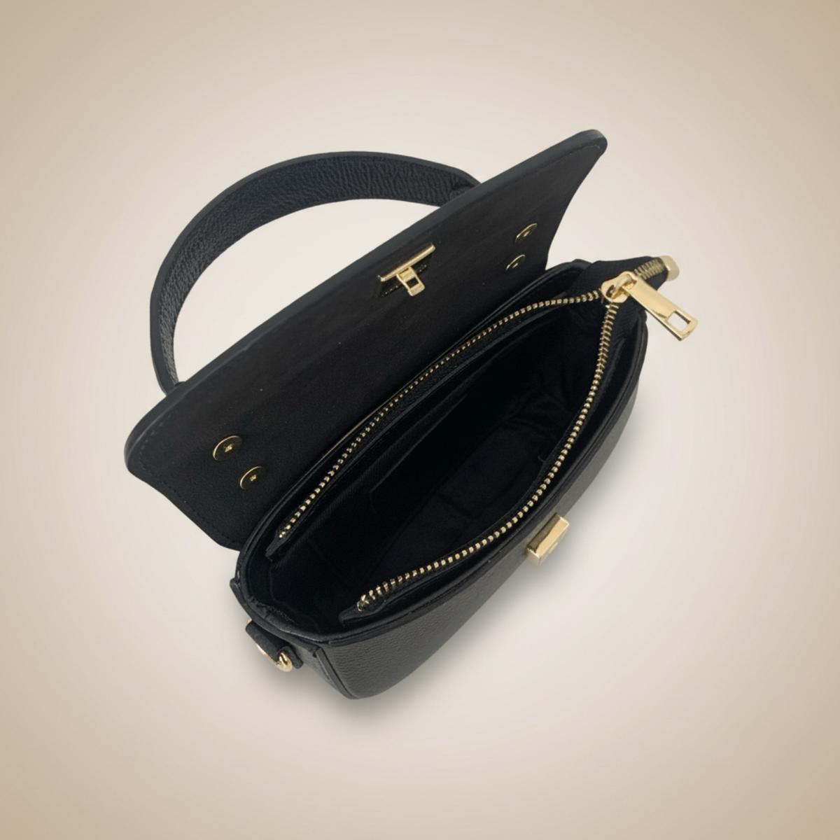 Visione interna orsa Gemma nera in vera pelle martellata – Arquati Bags