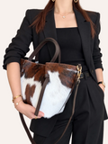 borsa indossata a mano in pelle martellata color testa di moro e cavallino Arquati Bags mod. venus cavallino