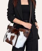 borsa indossata in pelle martellata color testa di moro e cavallino Arquati Bags mod. venus cavallino