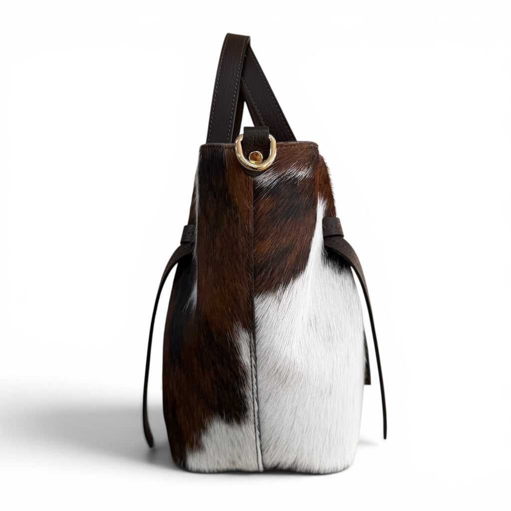 vista fianco  borsa  in pelle martellata color testa di moro e cavallino Arquati Bags mod. venus cavallino
