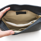 vista interna  Borsa in vera pelle martellata nera Arquati Bags con tracolla